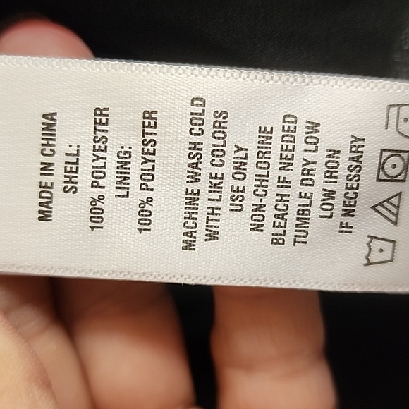 (9985) NWT CeCe cold shoulder top - Picture 7 of 9